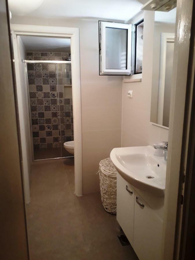 Large And Charming Apartment Near Beach With Big & Sunny Terrace Sumartin Zewnętrze zdjęcie