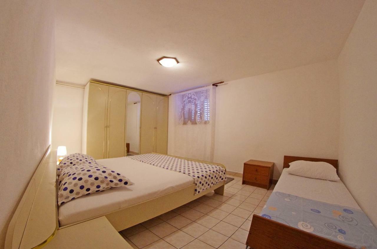 Large And Charming Apartment Near Beach With Big & Sunny Terrace Sumartin Zewnętrze zdjęcie