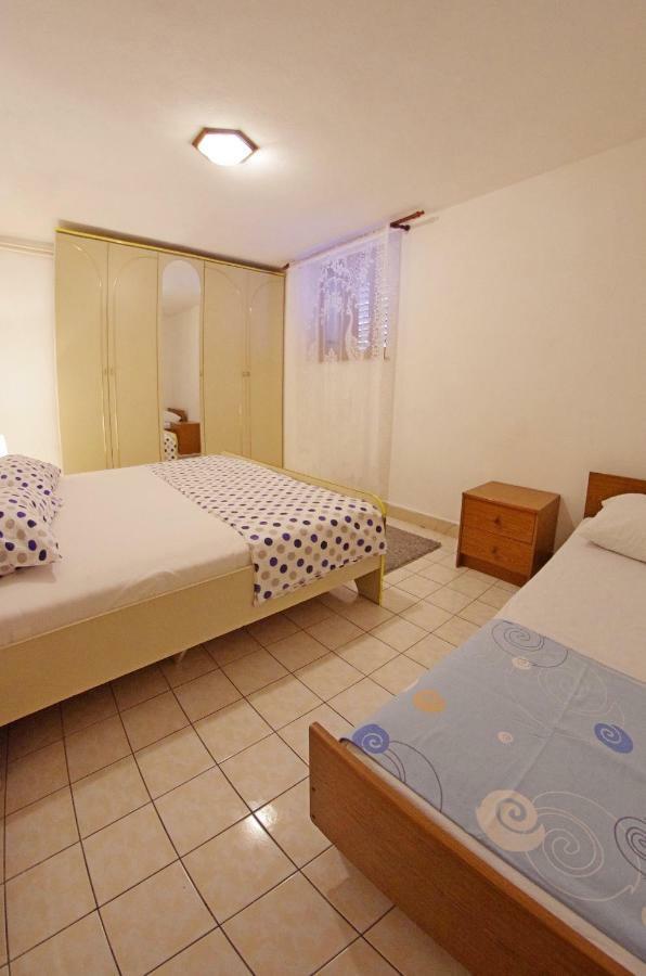 Large And Charming Apartment Near Beach With Big & Sunny Terrace Sumartin Zewnętrze zdjęcie