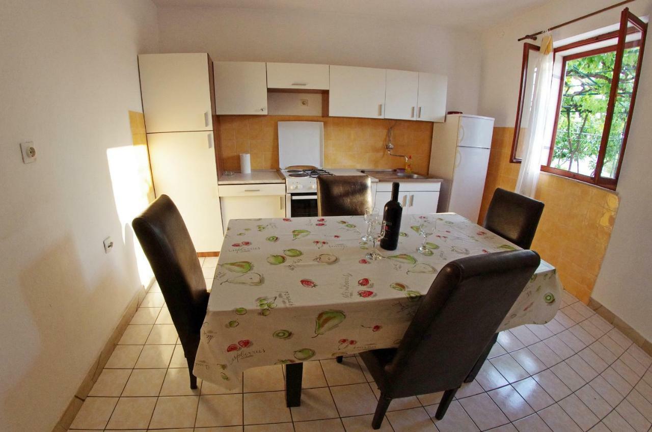 Large And Charming Apartment Near Beach With Big & Sunny Terrace Sumartin Zewnętrze zdjęcie