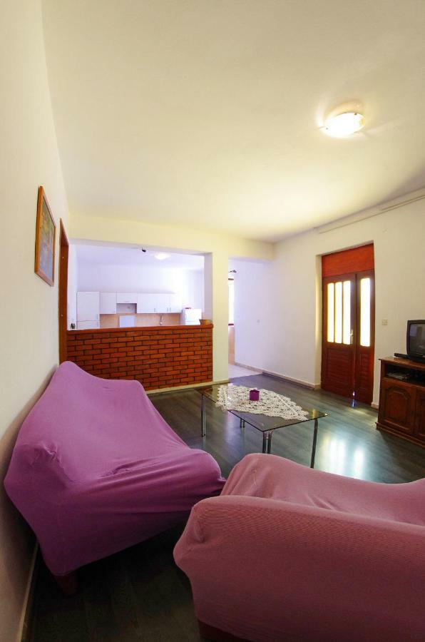 Large And Charming Apartment Near Beach With Big & Sunny Terrace Sumartin Zewnętrze zdjęcie